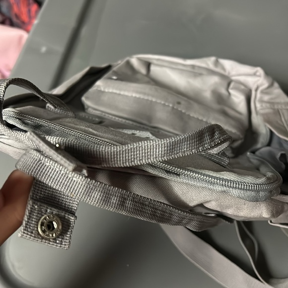 Medium gray bag with some stains - Picture 4 of 6